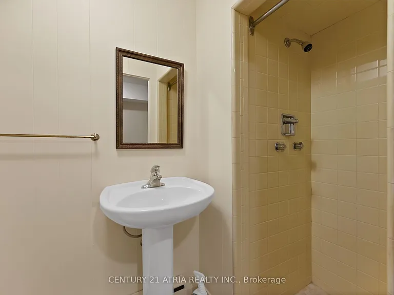 5 Hill Cres — Photo 34