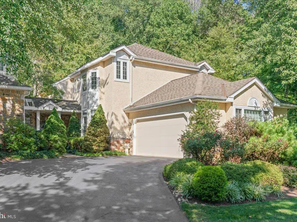 128 Piqua Cir, Berwyn, PA 19312