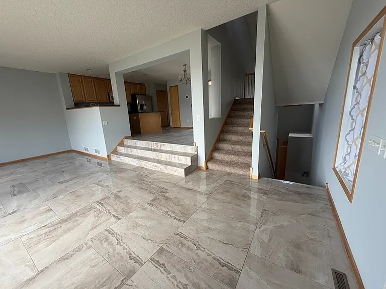 5070 Fountain Ln N — Photo 3