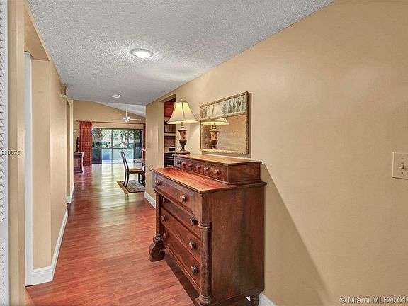 5th image of 254 Fairway Cir