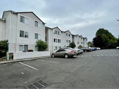 0174-06PP Lindsey Anne Apartments Photo 1