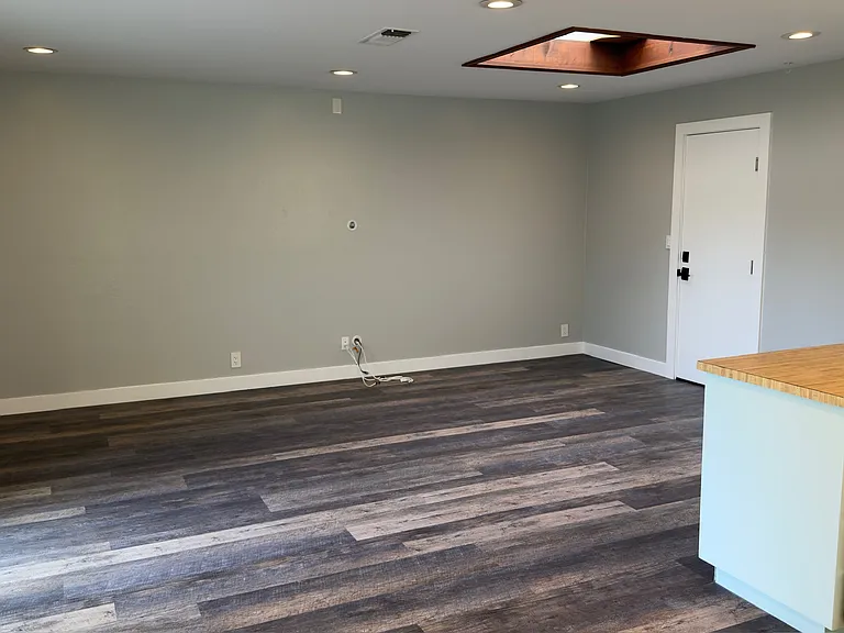 3293 Roland Dr — Photo 4