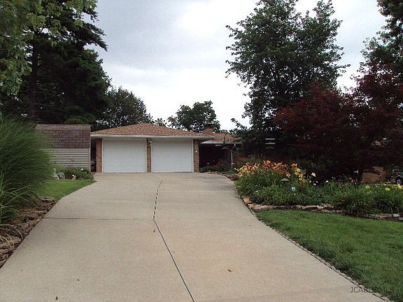 3rd image of 1004 Winston Dr