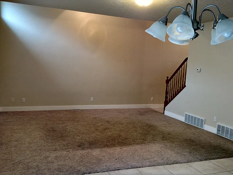 2557 N Garden Dr — Photo 4