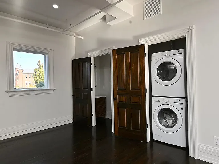 738 York St #1 — Photo 4