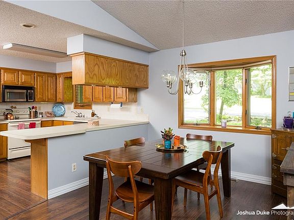 5th image of 18 Ventnor Dr