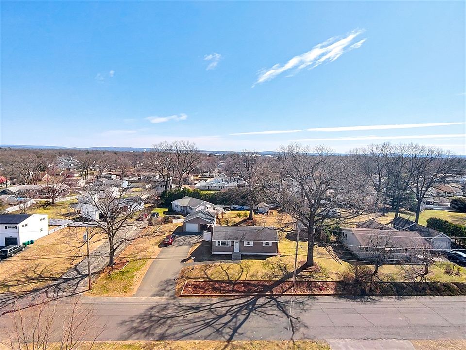 1st image of 39 Dixie Ter