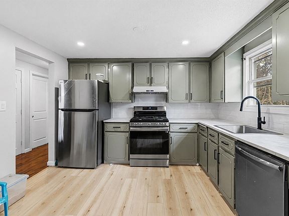 2nd image of 36 Kalmia Rd