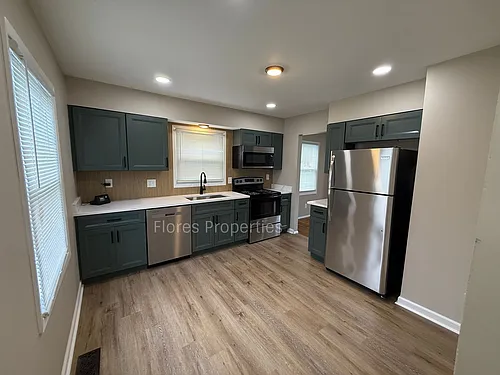 1136 Pauline Ave Photo 1