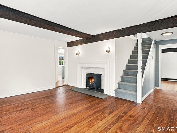 4th image of 219 Flax Hill Rd