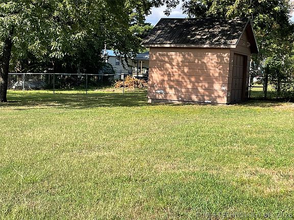 5th image of 743 Lakeview Dr