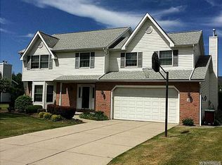 48 E Royal Hill Dr, Orchard Park, NY 14127