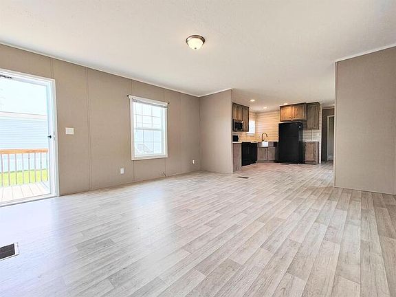 2nd image of 321 Dawn Ln