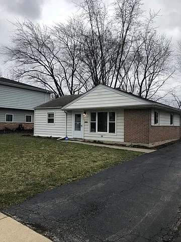 325 Blackhawk Dr photo 1