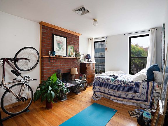 2nd image of 1596 Lexington Ave #4A