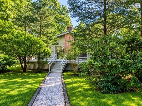14 Settlers Landing Ln