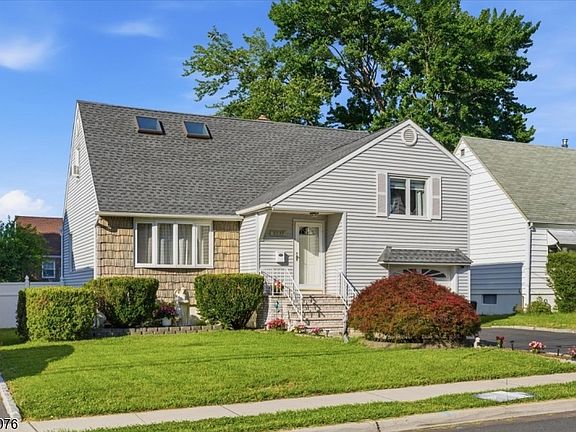 3rd image of 2737 Meister Ave