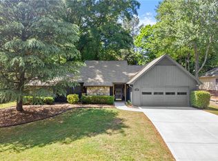 20 Sweetwood Ct, Roswell, GA 30076