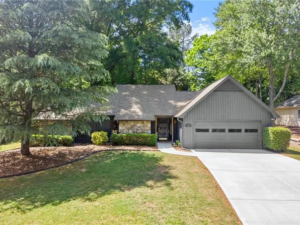 20 Sweetwood Ct, Roswell, GA 30076