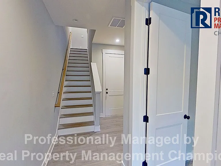 331 McIvers Aly — Photo 2