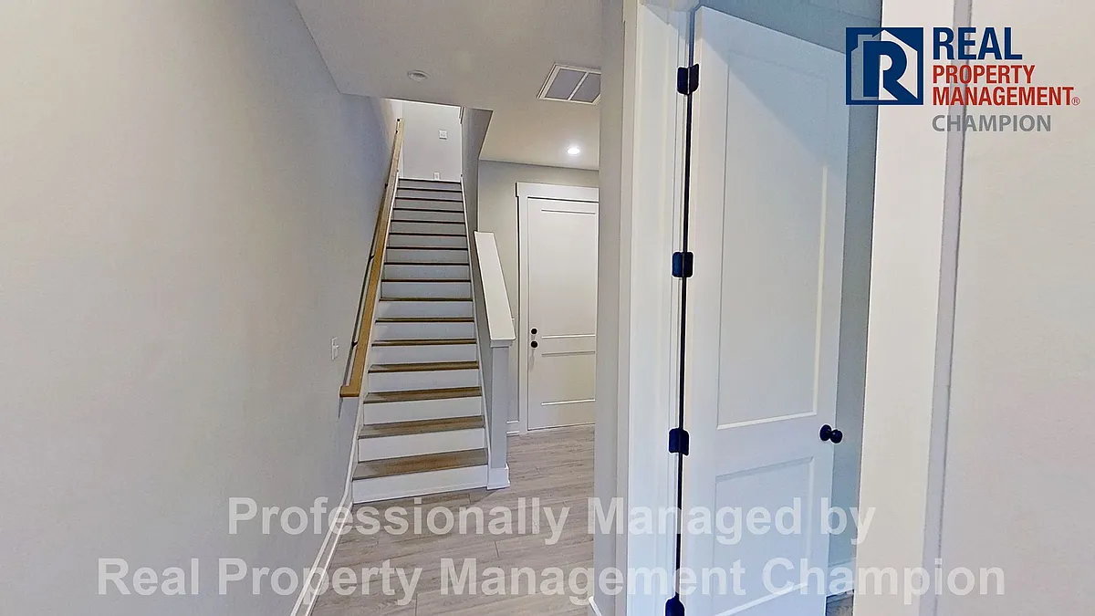 Building Photo - 331 McIvers Aly