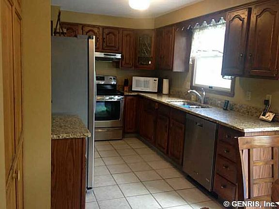 5th image of 28 Old Country Ln