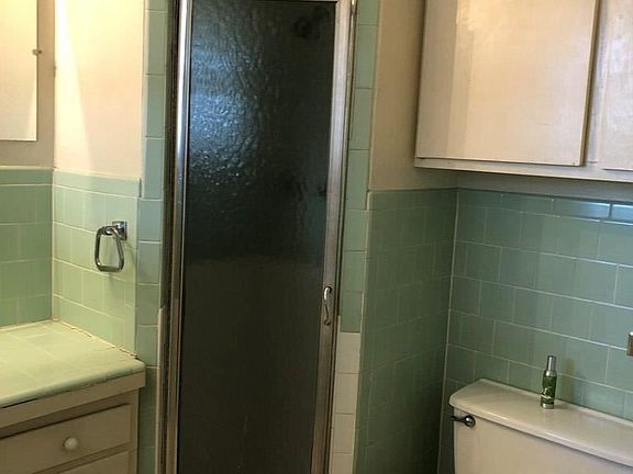 5th image of 2758 Yale Ave