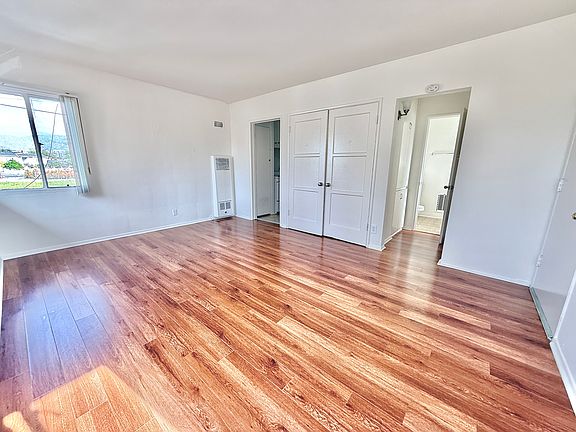 3rd image of 5944 Riverton Ave #5944