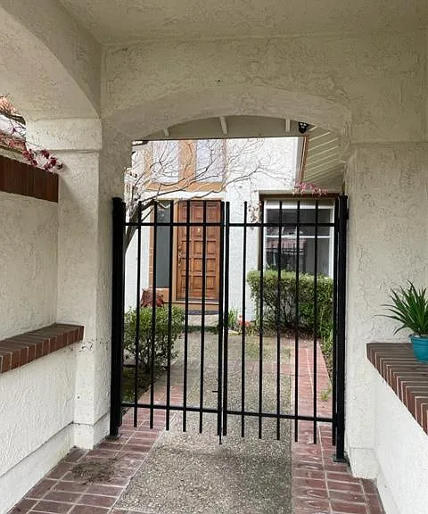 335 Live Oak Dr — Photo 5