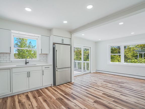 5th image of 301 Mountain Avenue