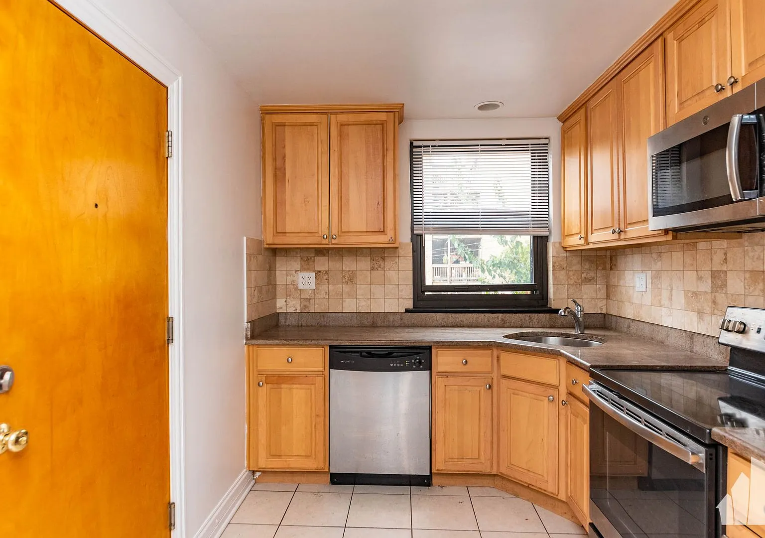 1 bed, $1,695 — Photo 2