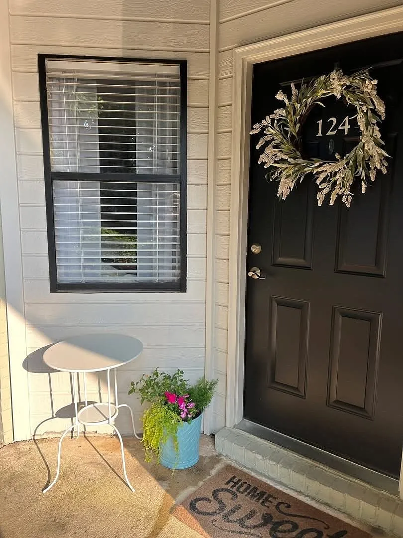 315 E Magnolia Ave — Photo 2