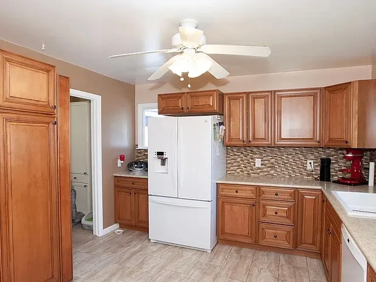 1416 Adams Cir — Photo 6