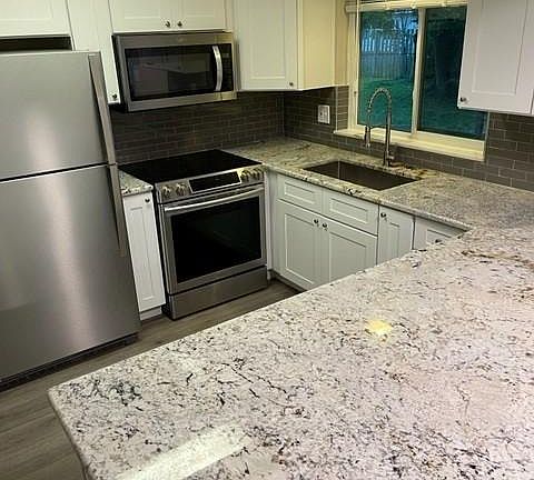 5th image of 1324 Golfview Dr