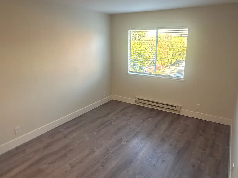 Lakewood Court Apartments — Photo 25