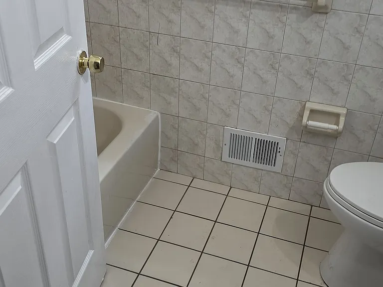 135 Seymour Ave #1 — Photo 7