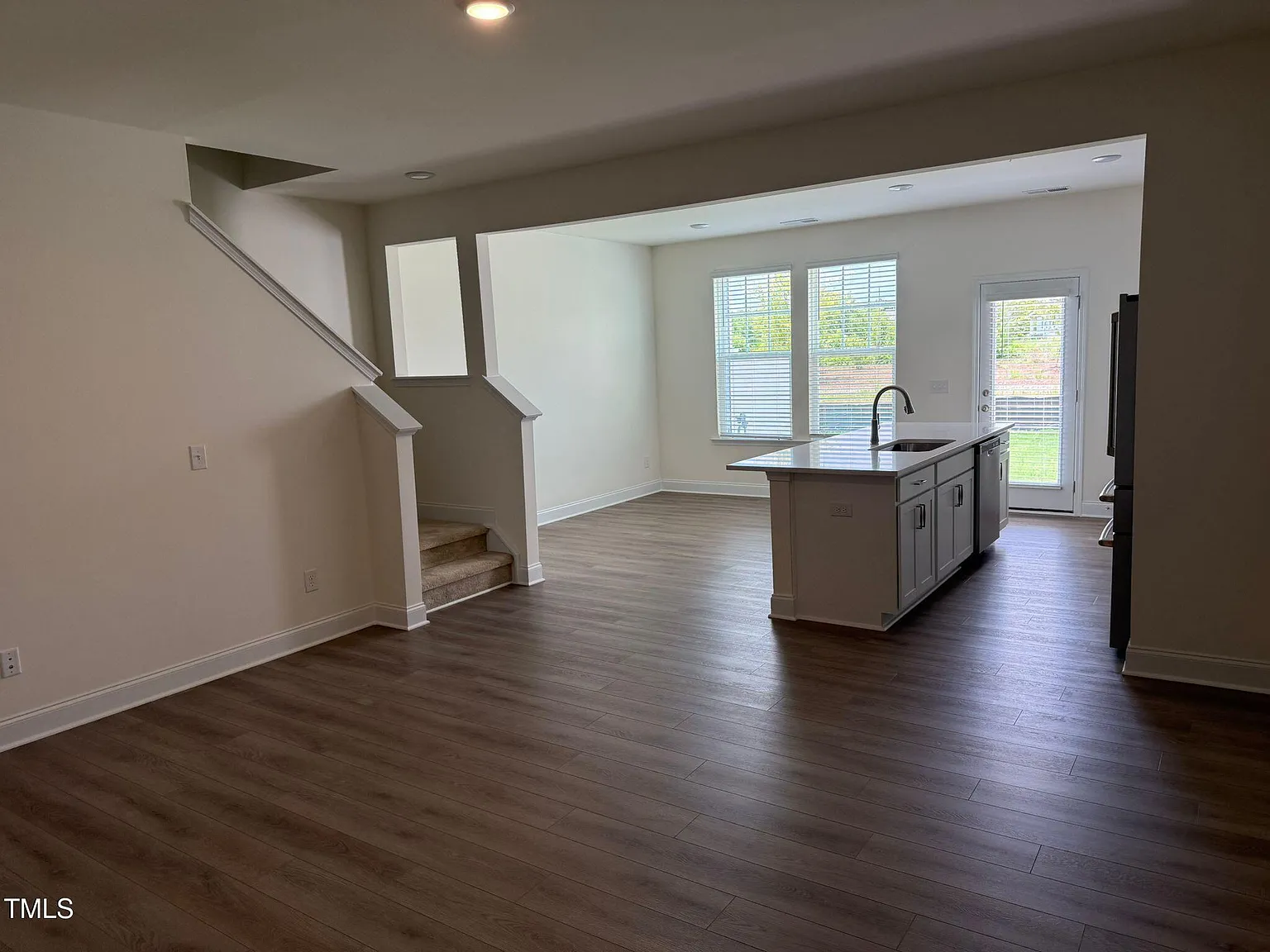 3 bed, 2.5 bath, 1576 sqft, $1,670 — Photo 4