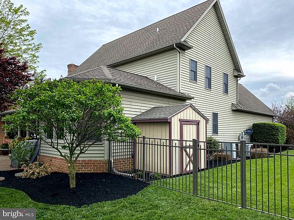 5th image of 3439 Turnberry Dr