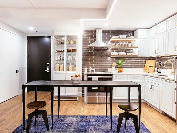 2nd image of 115 Stanwix St #719