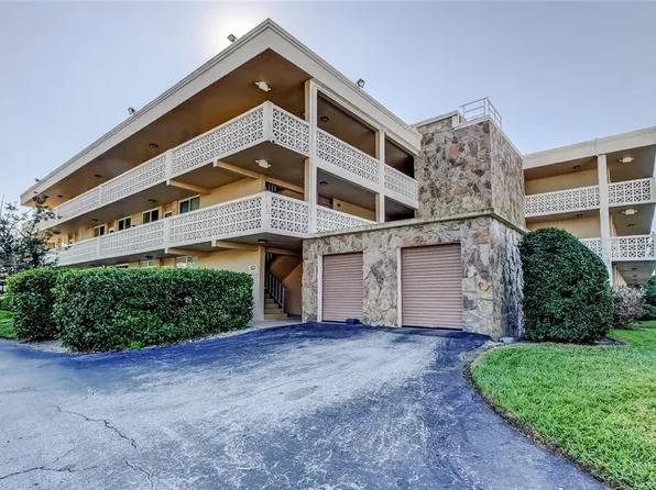 5095 Bay St NE APT 104, Saint Petersburg, FL 33703