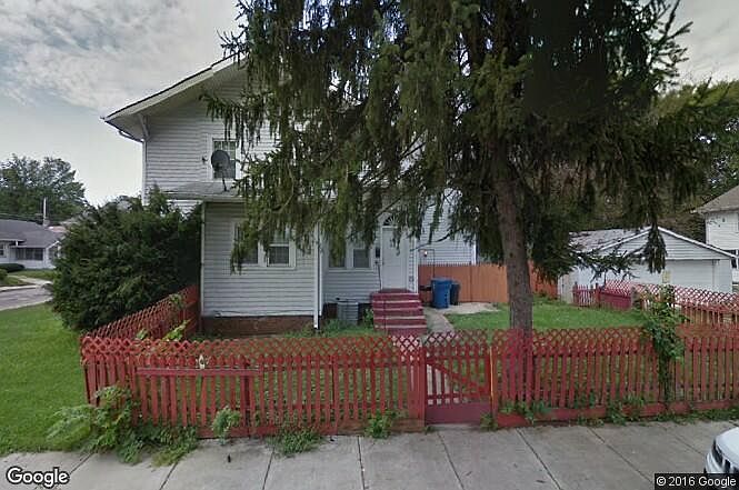 2nd image of 940 E 40th St