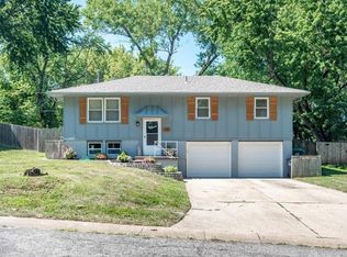 305 SW Stoney Brook Ln, Blue Springs, MO 64014