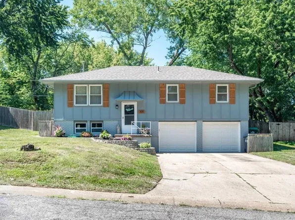 305 SW Stoney Brook Ln, Blue Springs, MO 64014