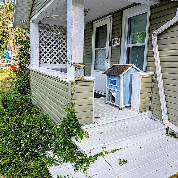 Listing photo 2