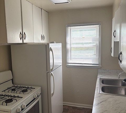 3rd image of 2947 E Moreland Dr