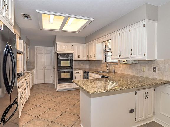 5th image of 307 Spanish Moss Dr