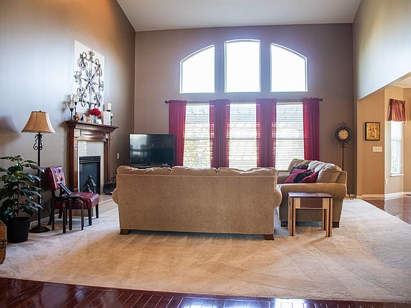 4th image of 3402 Vinson Dr