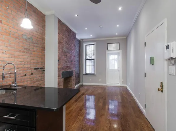 279 East Tenth Street image 1 of 8