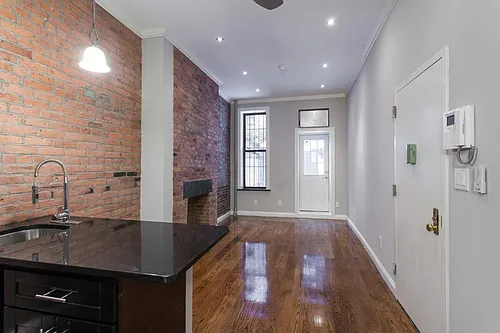 279 E 10th St #2 Photo 1