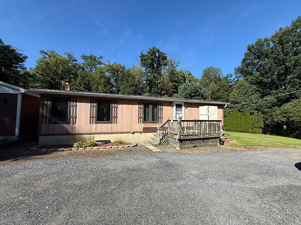 3240 Woodland Dr
